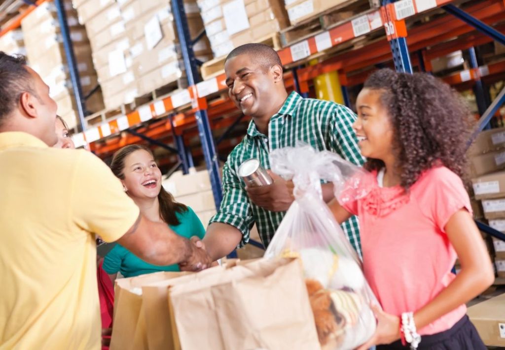 “Table of Hope”, una iniciativa que asegura comida en casa