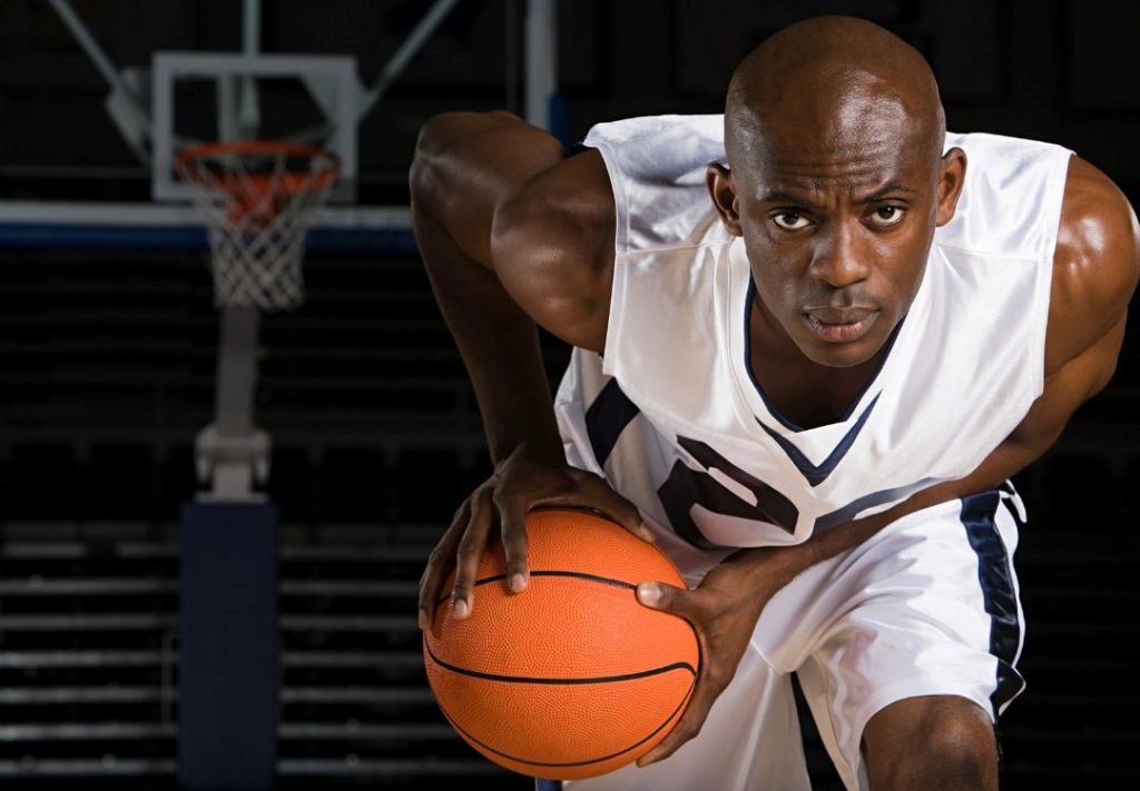 Duelo de baloncesto masculino universitario: ¿Eagles o Patriots?